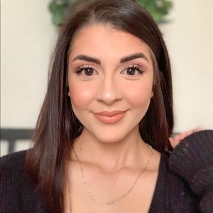 Meet your Posher, Chloe